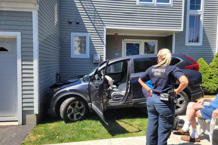 Car Crashes Into Residence In Carmel