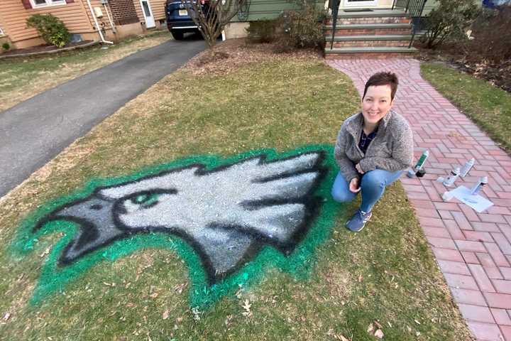 North Jersey Eagles Fan In Enemy Territory Transforms Lawn Into Viral Tribute