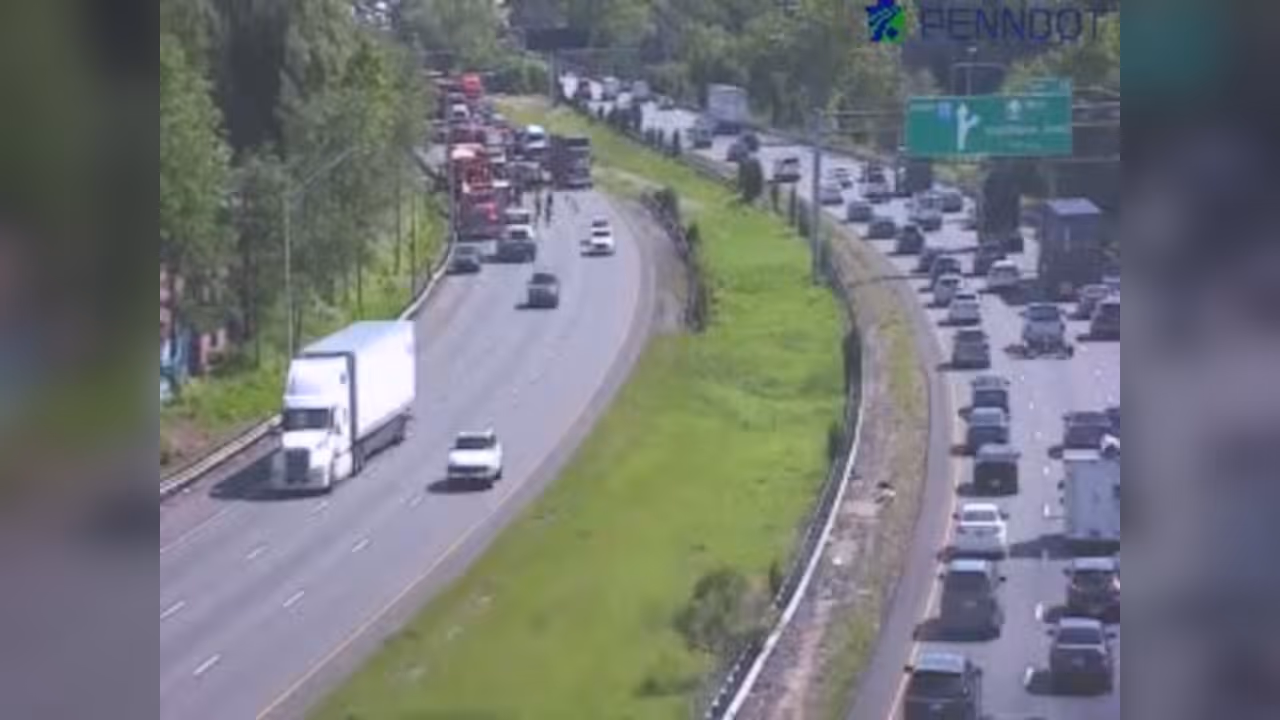 Box Truck Overturns On I95 In Philadelphia Upper Dublin Daily Voice