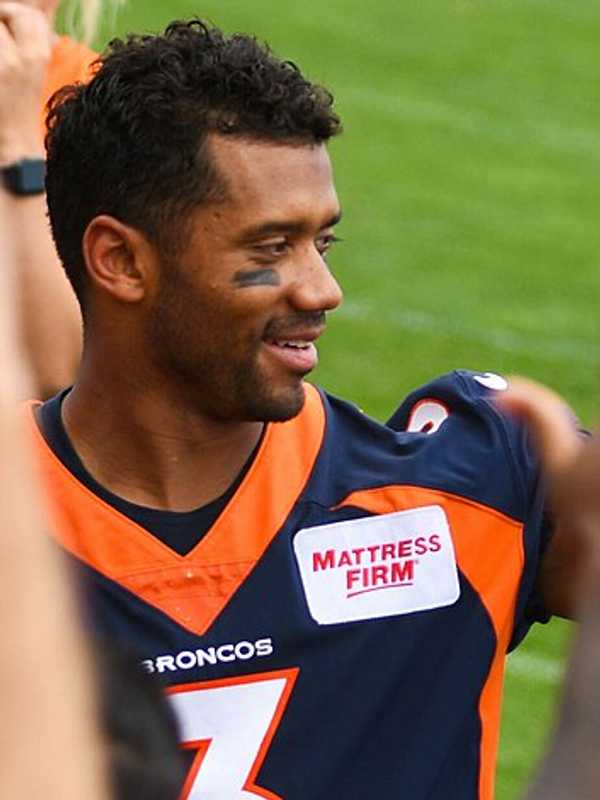 QB Russell Wilson Signs With New York Giants