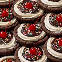 <p>Brownie Sundae Crumbl cookie.</p>