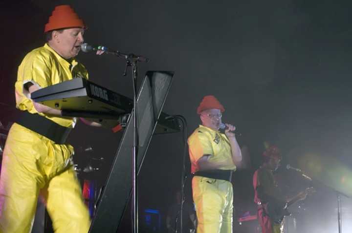 Yes, Devo still wear&nbsp;their iconic red “Energy Dome” hats to this day.