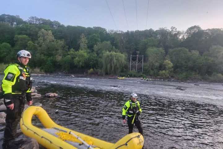 Man, 26, Missing After Boat Tipped In Schuylkill River: Officials