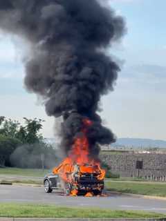 Towering Smoke Cloud Seen For Miles After Car Fire Erupts Near DCA In Arlington (VIDEO)