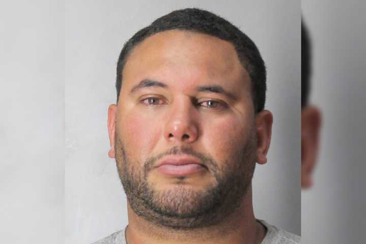 5 Kids In Car As Drunk Seaford Man Crashes In Massapequa Park: Nassau Police