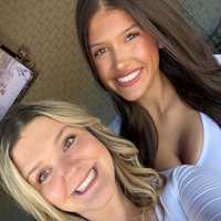 <p>Ashleigh Meade with sister and former Hooters Girl, Chloe, 24.</p>