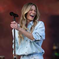 LeAnn Rimes’ Teeth Fall Out Mid-Performance, But She Didn't Miss A Beat