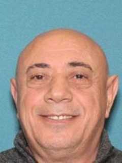 Woodland Park Man Sold Fake Apple Products: Prosecutor