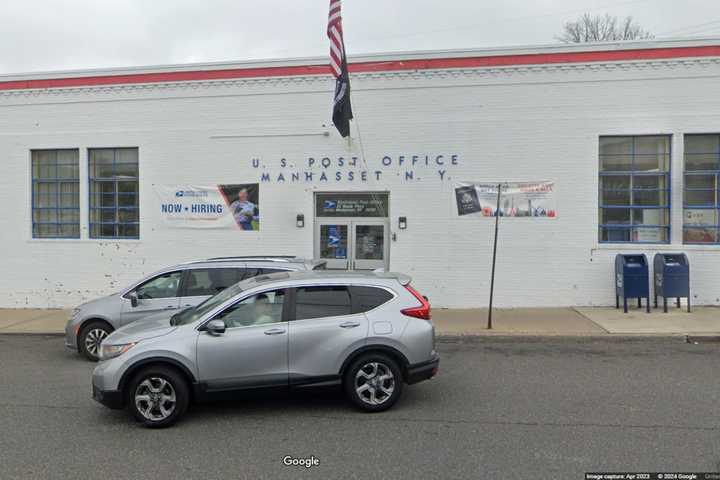 The US Post Office, located at 28 Maple Place in Manhasset.