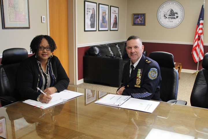 City of Poughkeepsie Mayor Yvonne Flowers confers with Rich Wilson,&nbsp;the city’s new Police Chief.