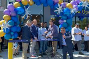 International Bakery Paris Baguette Now Serving Pastries, Cakes At New Yorktown Locale