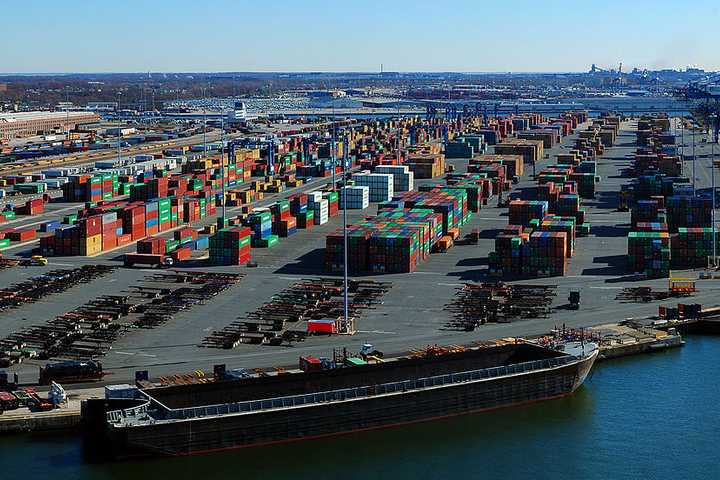 Virginia Dock Workers Join Ongoing Nationwide Longshoremen's Strike Over Wages