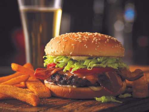 Red Robin May Close Dozens Of Struggling - Red Robin Bacon Cheeseburger 