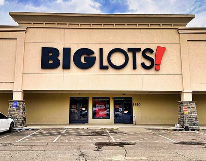 Discount retailer Big Lots strikes agreement to keep hundreds of stores open and preserve thousands of jobs.