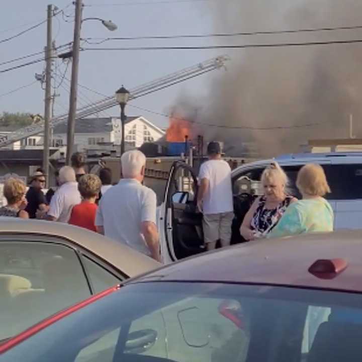 Footage of the fire that collapsed the roof of Casa Taco.