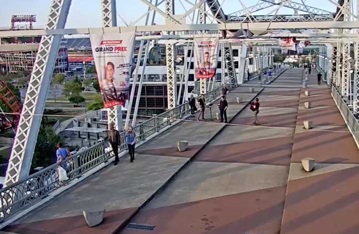 Bon Jovi talks a would-be bridge jumper down in Nashville.