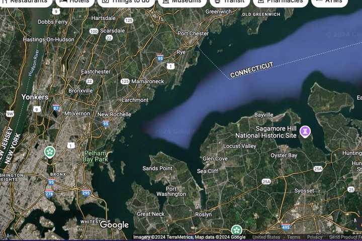 4 Rescued After Sailboat Overturns On Long Island Sound In Hempstead Bay