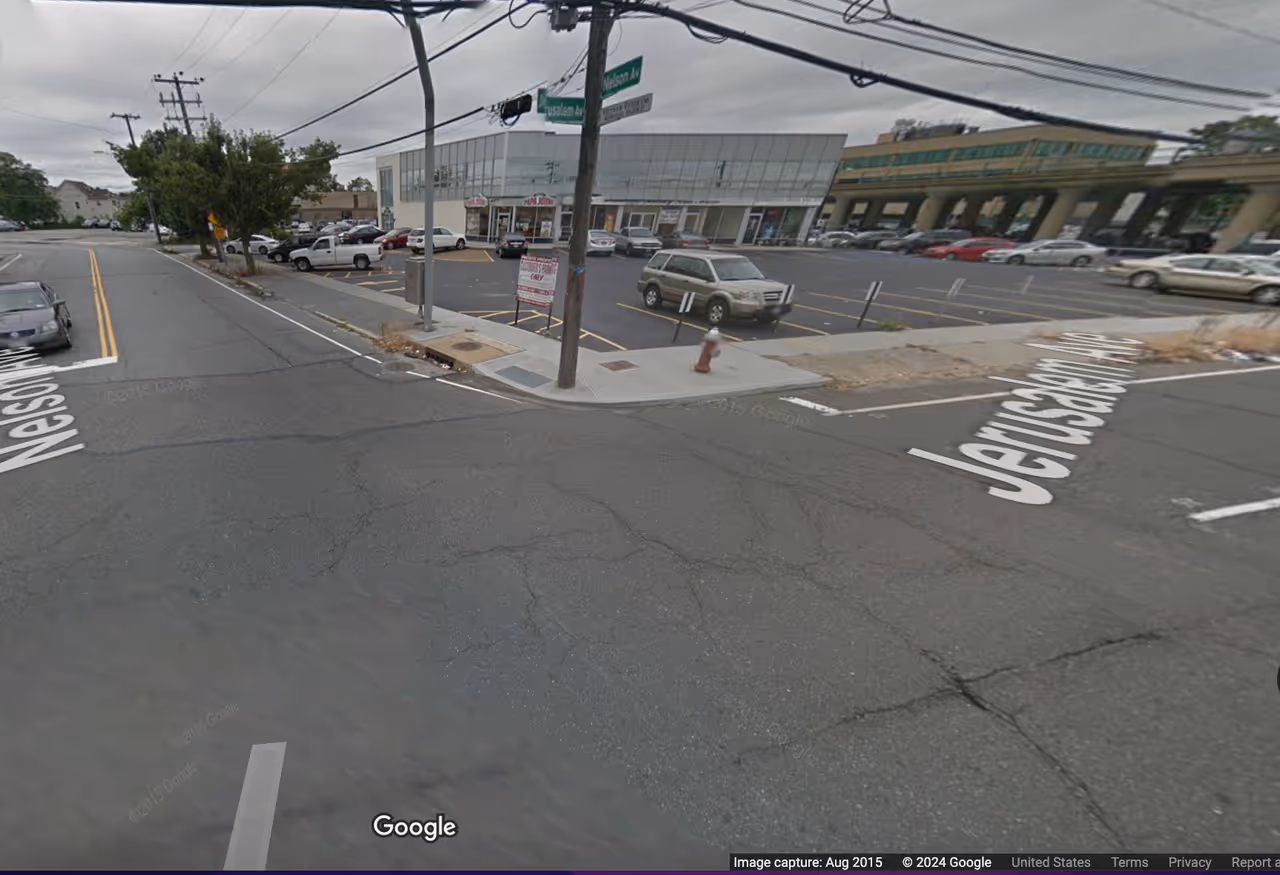 Jerusalem Avenue in Hicksville. Jerusalem Avenue in Hicksville.