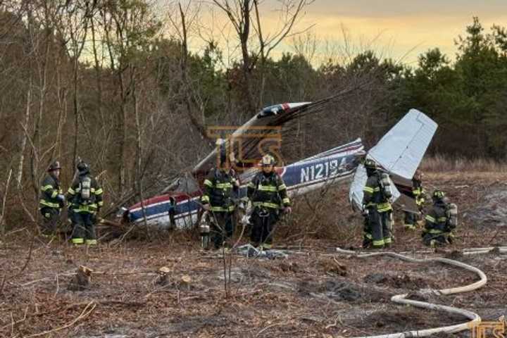 Four People Injured In Plane Crash Near Lakewood Airport, Police Say (DEVELOPING)