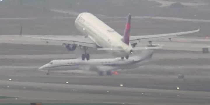 A video on&nbsp;Youtube @AIRLINEVIDEOS captures the near collision.