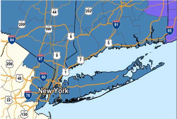 A Winter Storm Warning covers most of the region (areas shown in crystal teal). Farther east (in purple), a Winter Weather Advisory is in effect.