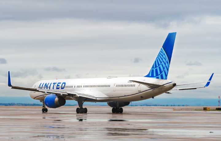 United Airlines plane.