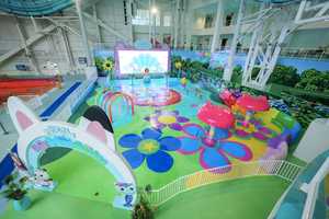 North America’s Largest Indoor Splash Pad Opens At NJ Mall With Boozy Perks For Grown-Ups Too