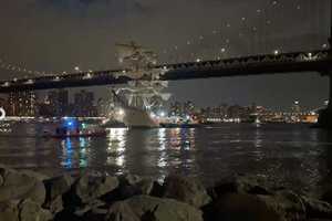 Ship Flying Mexican Flag Hits Brooklyn Bridge In 'Modern Metaphor' (VIDEO)