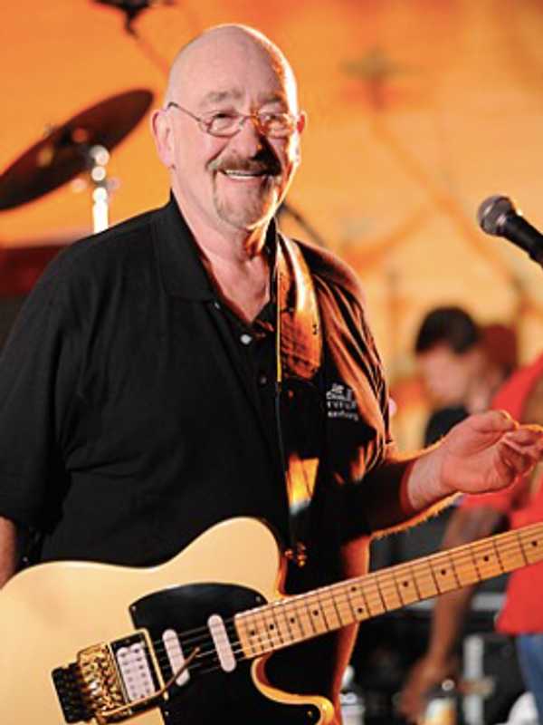 Rock Legend Dave Mason Cancels All 2025 Tour Dates Due To Health Concerns