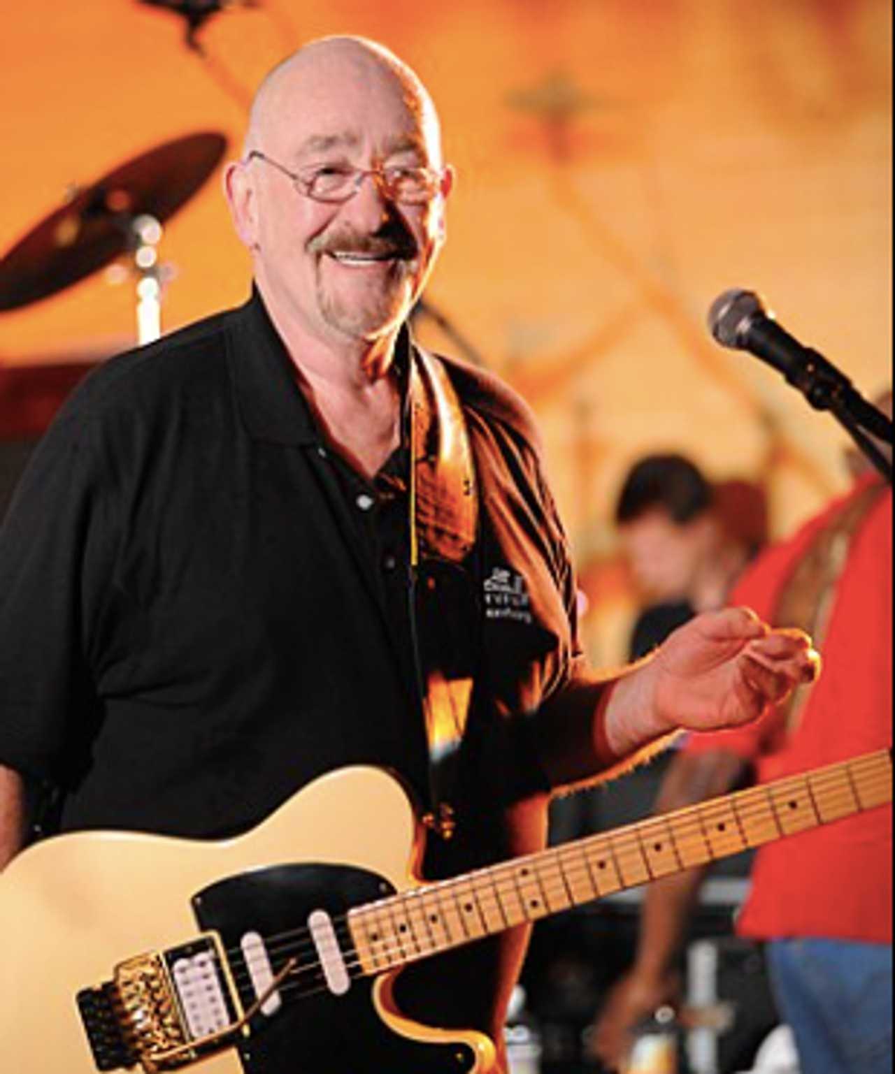 Rock Legend Dave Mason Cancels All 2025 Tour Dates Due To Health