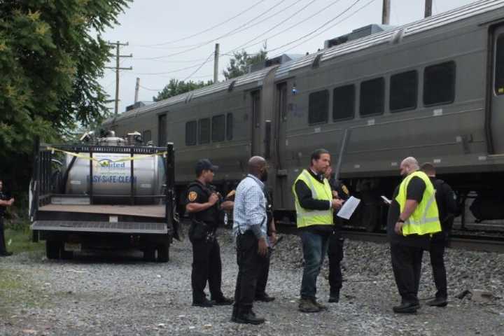 NJ Transit Train With 320 On Board Strikes Truck In Fair Lawn, Delays Reported