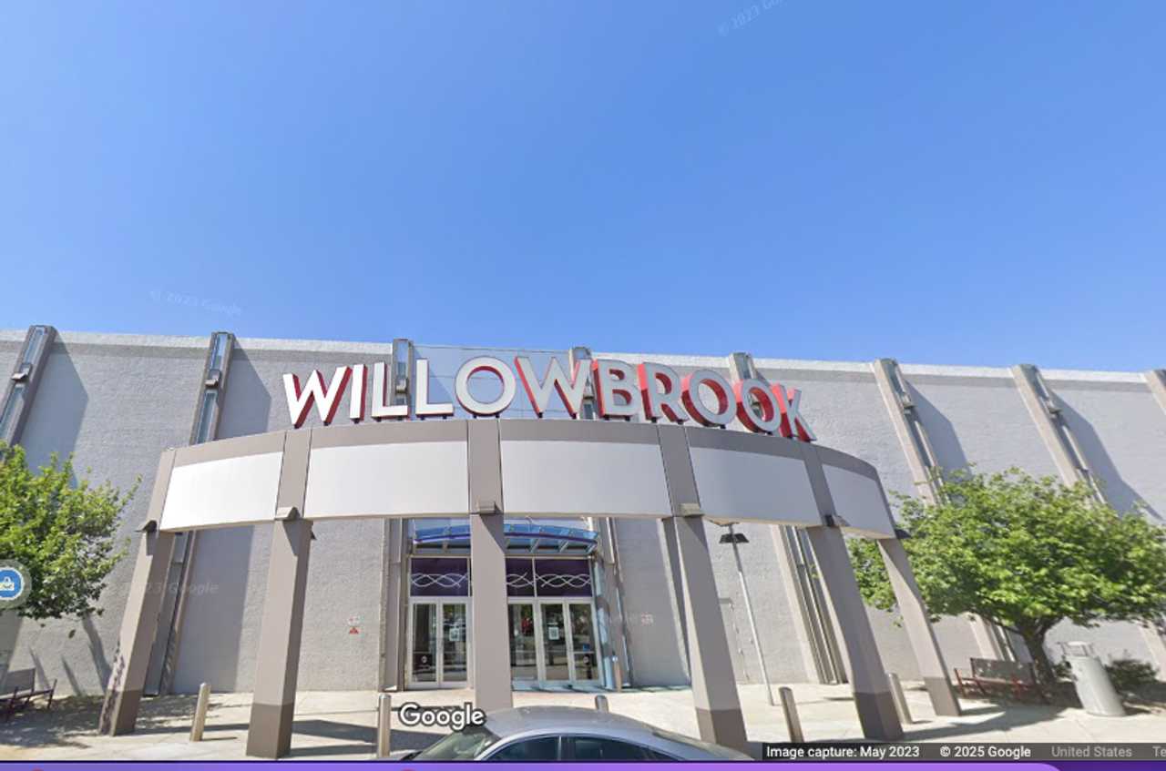 everyone-is-running-fire-department-activity-shuts-willowbrook-mall