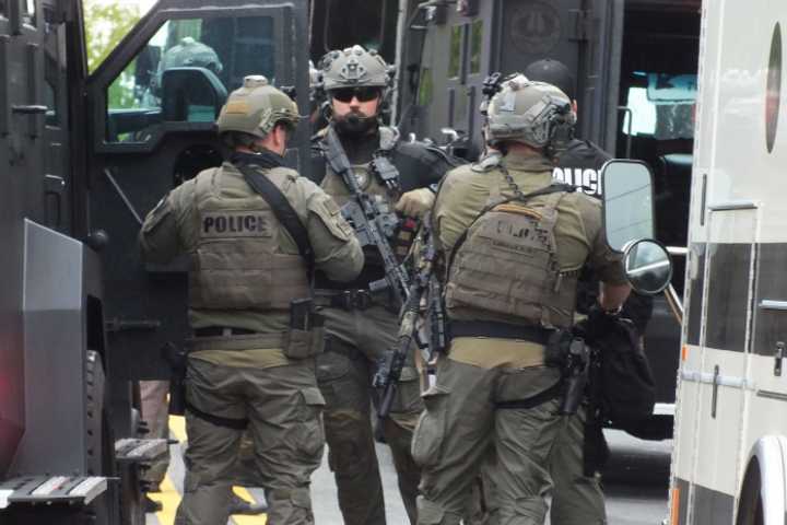 Nearly 3-Hour SWAT Standoff Ends Peacefully In Park Ridge: Police