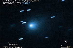 Alien‑Probe Theory About Approaching Comet Sparks Debate Among Scientists