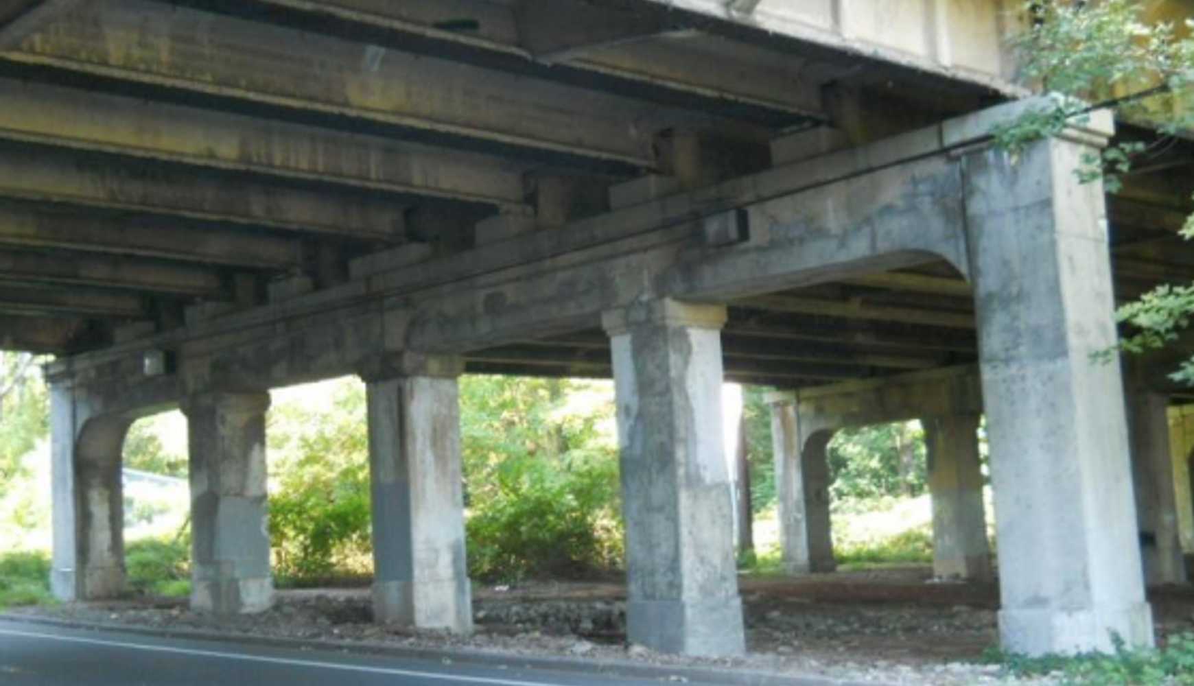 Route 4 bridge at Palisade Avenue in Teaneck
 
Route 4 bridge at Palisade Avenue in Teaneck