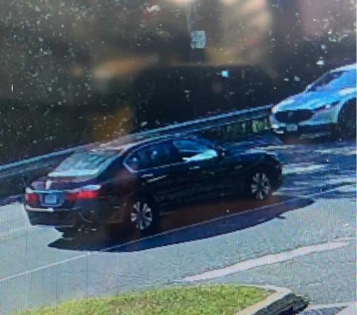 Police are searching for this car, which was allegedly a witness to a woman throwing two kittens out of a car, killing them.&nbsp;