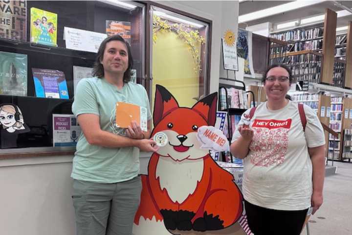 Ohio Couple Who Mistakenly Joined CT Library Reading Challenge Come To Visit