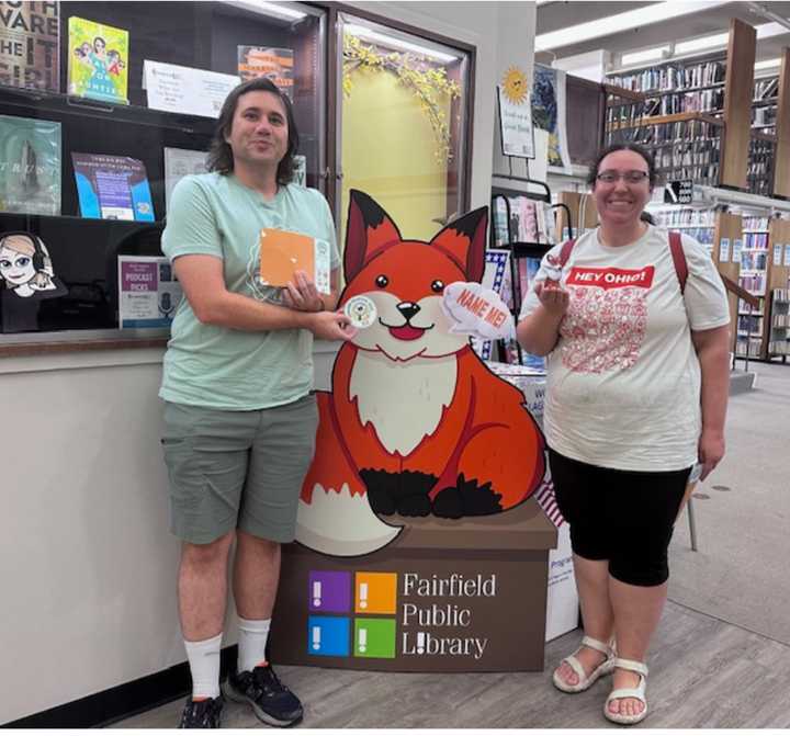 Andrew and Annie Meador of Ohio pose with Fairfield Public Library’s fox mascot.&nbsp;