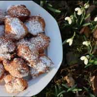 <p>The zeppoles</p>