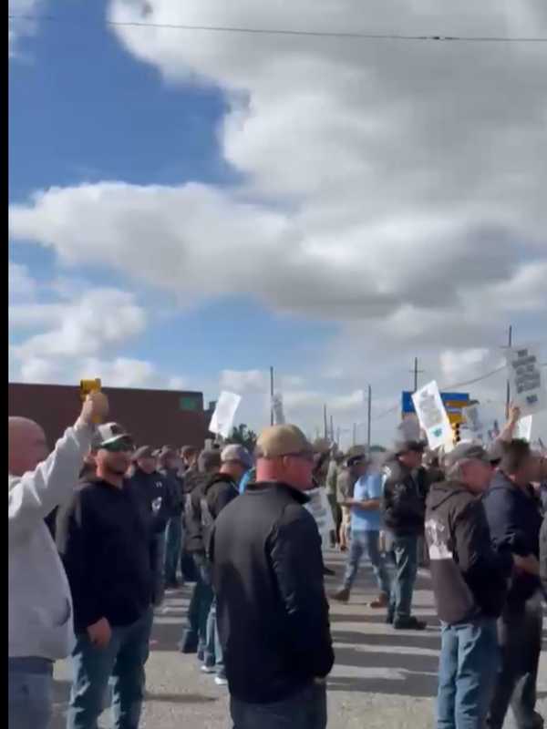 Longshoremen Strike: Hundreds Of NJ, NY Dockworkers On Picket Lines