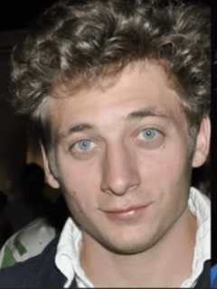 'The Bear's' Jeremy Allen White Spotted At Hoboken Bookstore