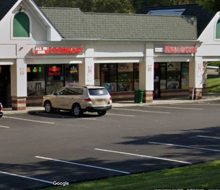 The food mart where the suicidal woman held a knife to her throat.&nbsp;