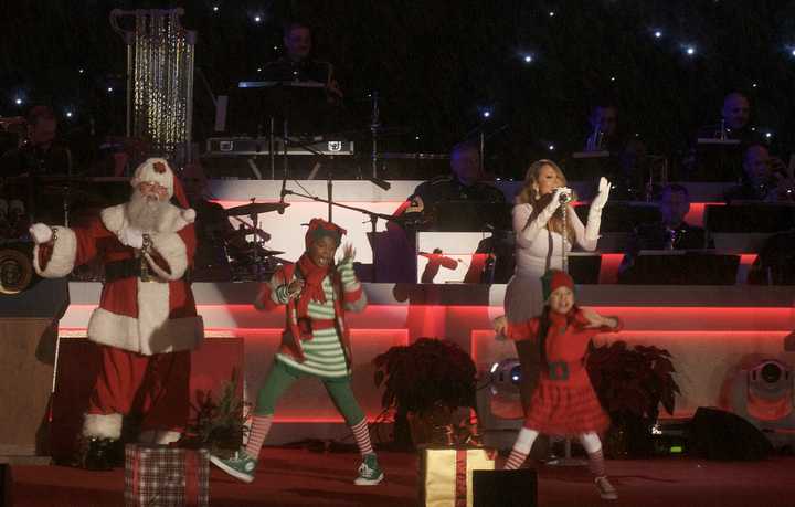 Mariah Carey and the US Army Band giving a Christmas concert in 2013. 