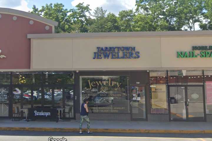 Masked Suspects Smash Into Jewelry Store, Steal Valuables In Hartsdale: Police