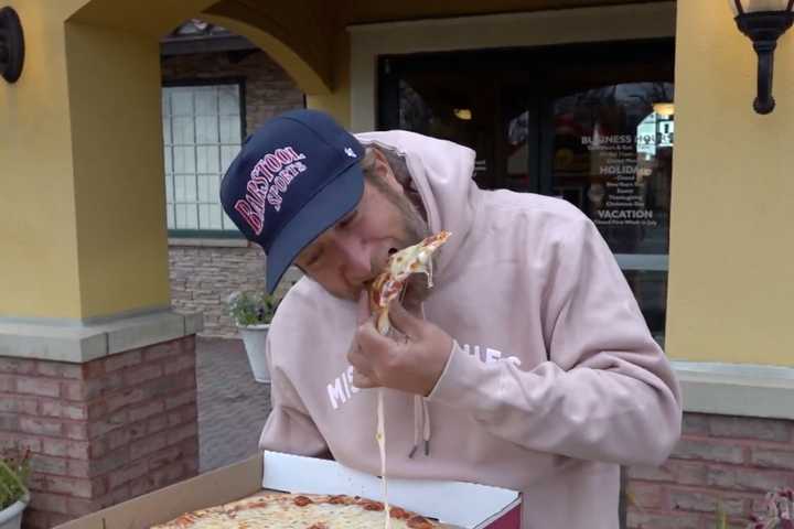 Portnoy Hits Baltimore County's 'Taj Mahal Of Pizza' On A Tip From Frank's