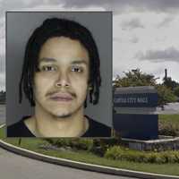 Capital City Mall Employee Exposed Himself To Juvenile In Stockroom: Police