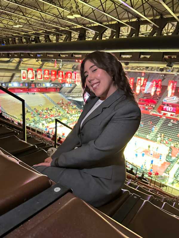 Diner Singer Nails National Anthem At Rutgers Game (VIDEO)