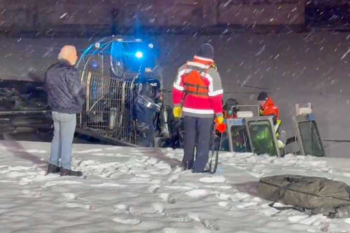 Divers Called To Vehicle Submerged After Crash Near Arlington Memorial Bridge: (VIDEO)