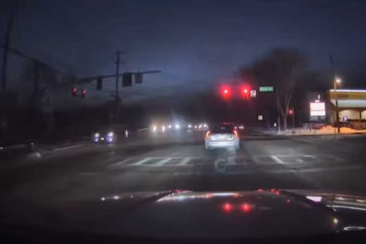 Taxi Caught Running Red Light In Monsey (VIDEO)