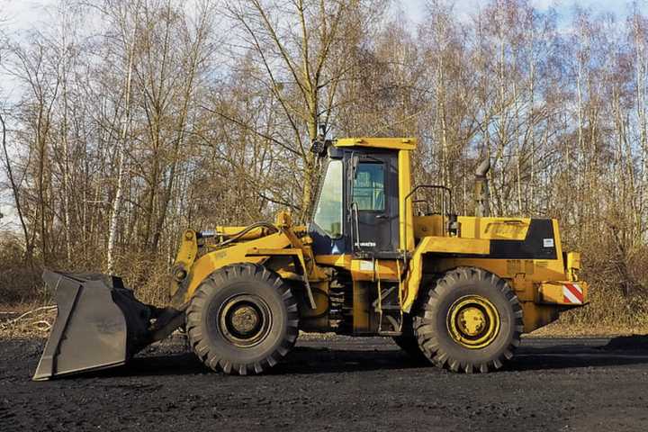 Worker Fatally Struck By Payloader At Long Island Mason Yard: Police